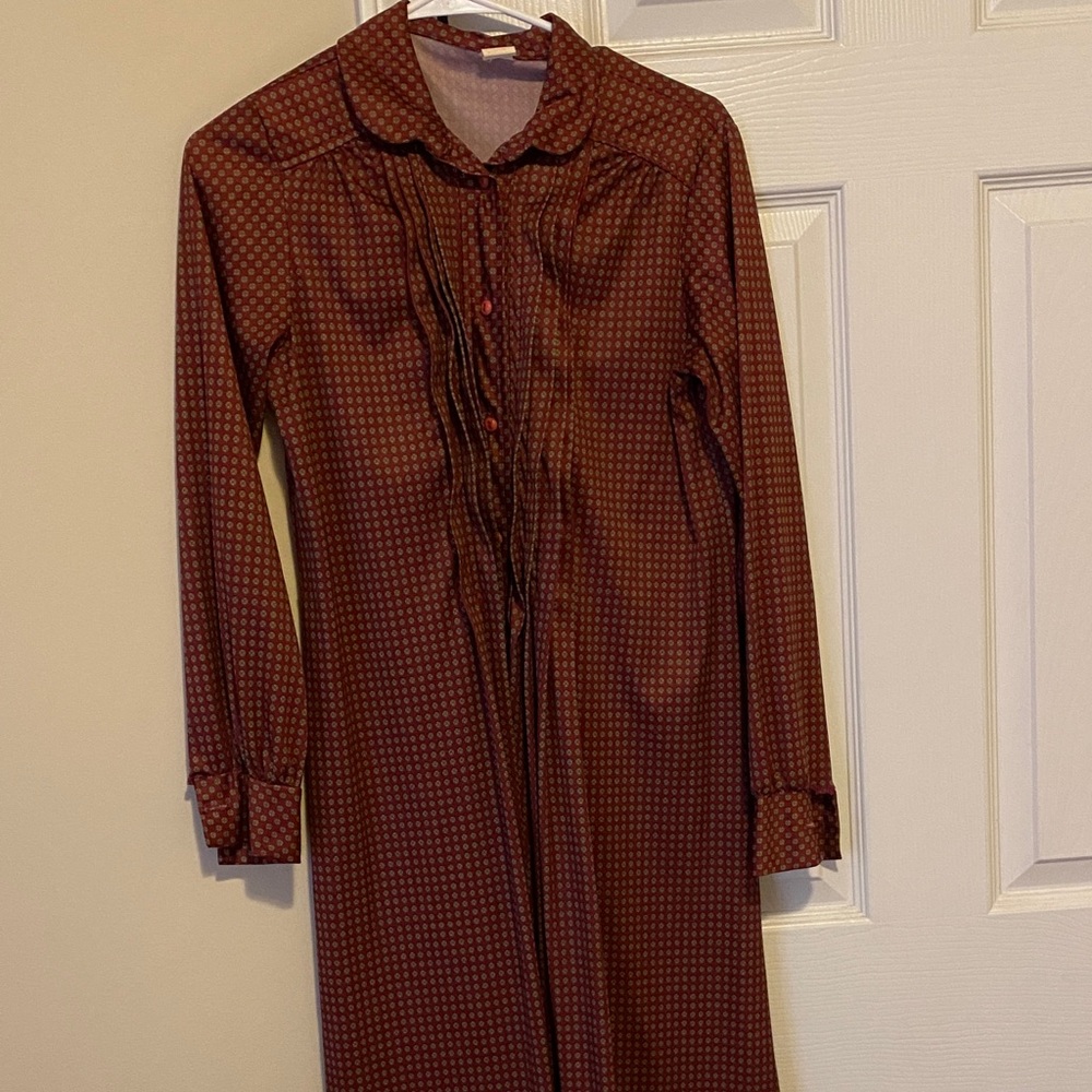 Elegant Brown Long-Sleeve Dress
